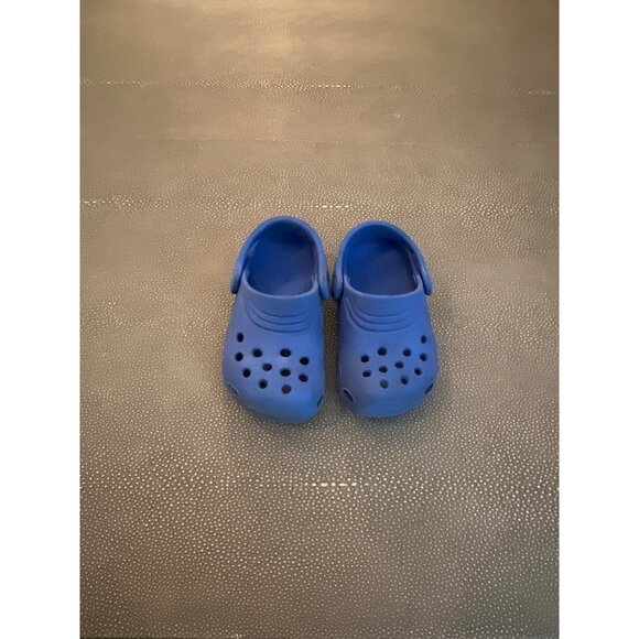 Blue toddler crocks size 6/7 good used condition - Picture 1 of 3